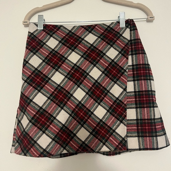 Hollister Christmas Plaid Skirt - Picture 1 of 9